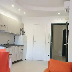 appartamento-nuovo-centralissimo-150-mt-dal-mare.hotelslidodijesolo.com/